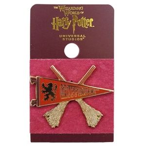 Universal Studios Harry Potter Gryffindor Quidditch Pennant Pin